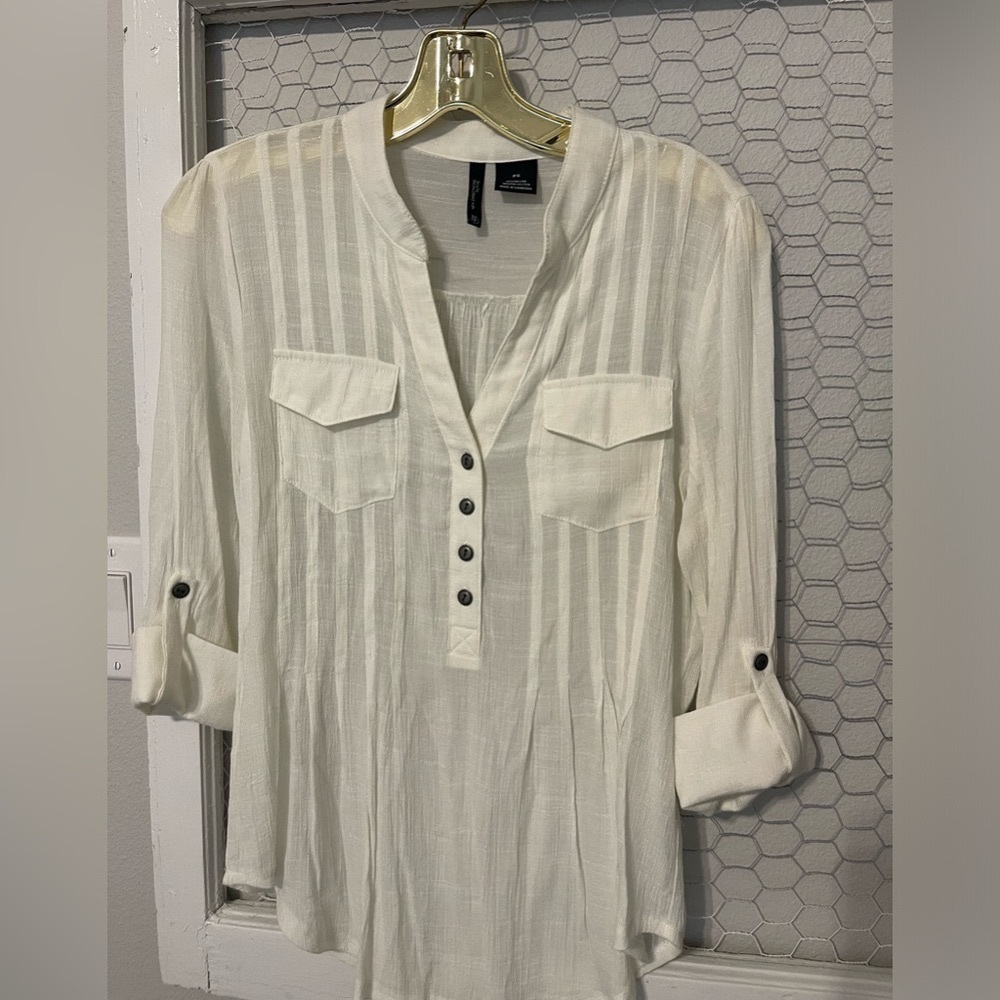White Rayon poly new directions top. Petite small